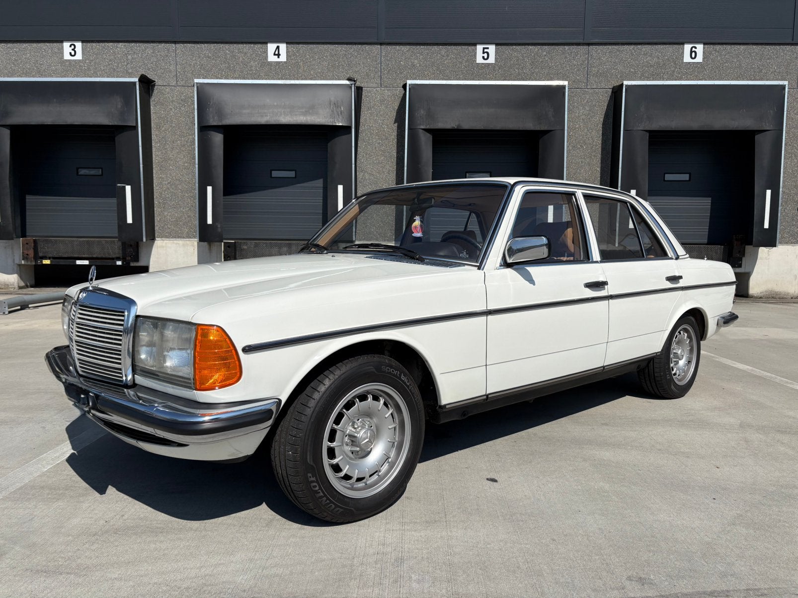 Mercedes Benz 280E in top staat !!!, Auto's, Automaat, 4 deurs, Beige, Leder en Stof