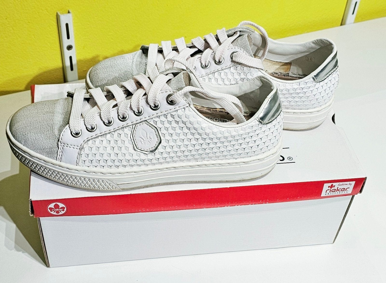 CHAUSSURES RIEKER NEUVES, Vêtements | Femmes, Neuf, Enlèvement ou Envoi, RIEKER, Blanc