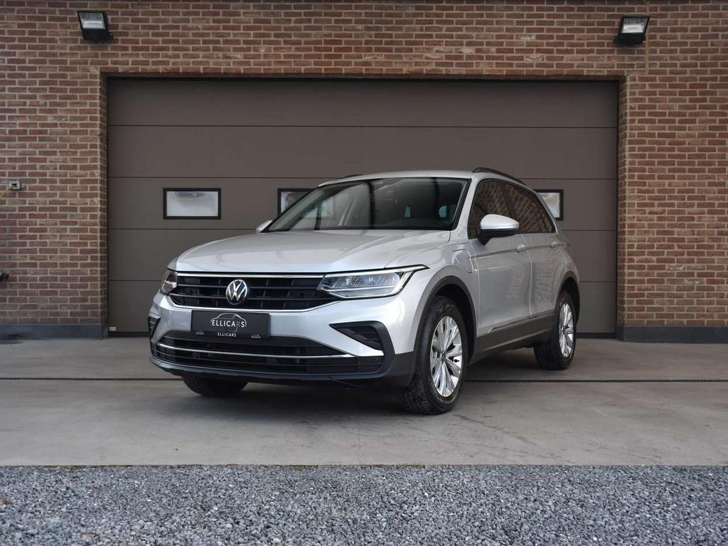 Volkswagen Tiguan 1.4 eHYBRID LIFE / CARPLAY / GPS / CAMERA, Autos, Volkswagen, Argent ou Gris, 0 kg, Noir, 5 portes