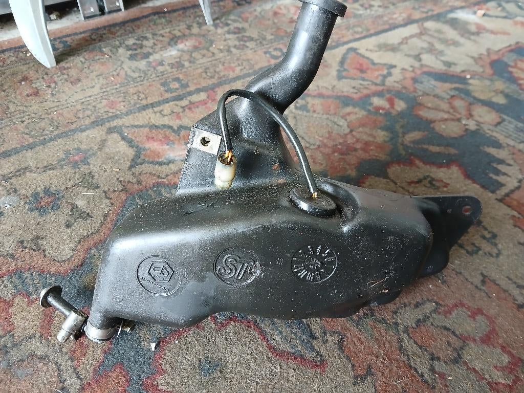 Piaggio zip 2t olie tank, Fietsen en Brommers, Ophalen, Gebruikt, Tank, VESPA/PIAGGIO