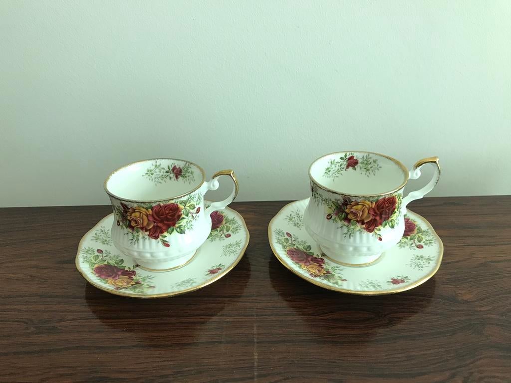 Set 2 kopjes tasjes met schoteltjes bordjes Queens porselein, Antiek en Kunst, Antiek | Servies los, Ophalen of Verzenden