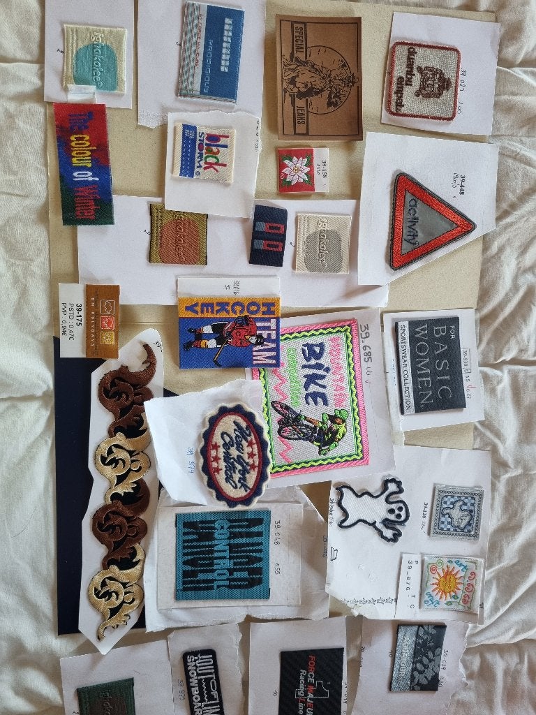 Lot (6)  25 emblemen  / patches  / applicaties, Hobby & Loisirs créatifs, Couture & Fournitures, Enlèvement ou Envoi, Neuf, Application