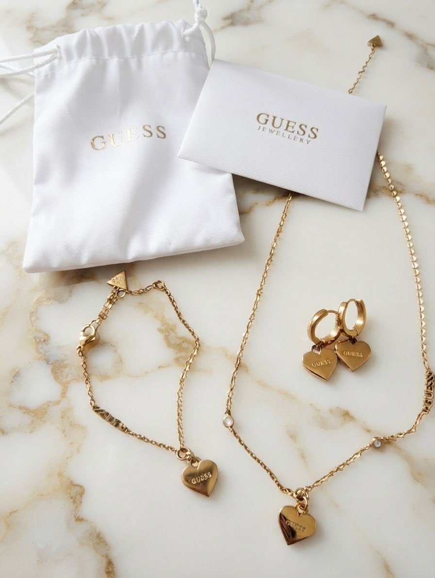 Parure 3 bijoux Guess Falling in love acier plaqué or, Overige materialen, Gebruikt, Ophalen of Verzenden, Goud
