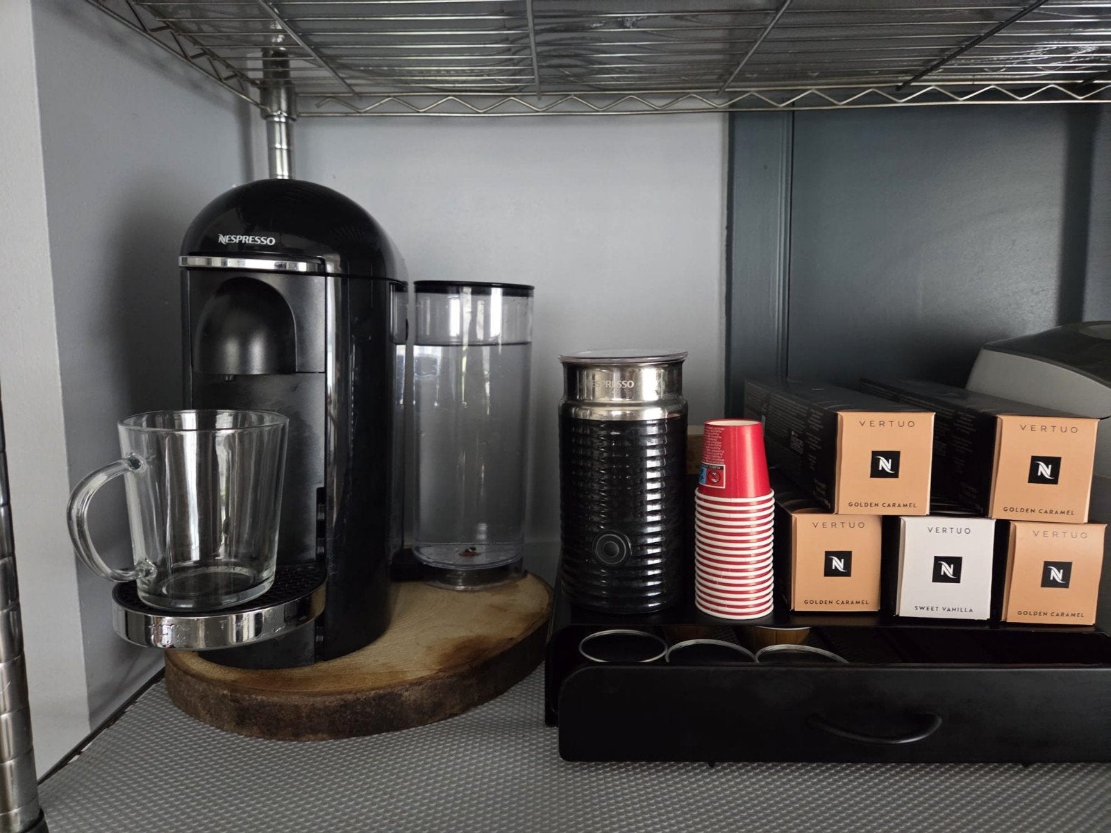 Set complet Nespresso Vertuo + mousseur à lait, Electroménager, Enlèvement, Nespresso, Porte-capsules, Nespresso
