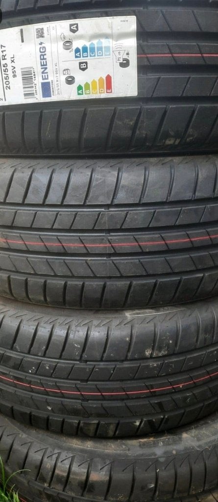A VENDRE 4 PNEU NEUF 205/55R1795V, Neuf, Véhicule de tourisme, Pneus été, 205 mm