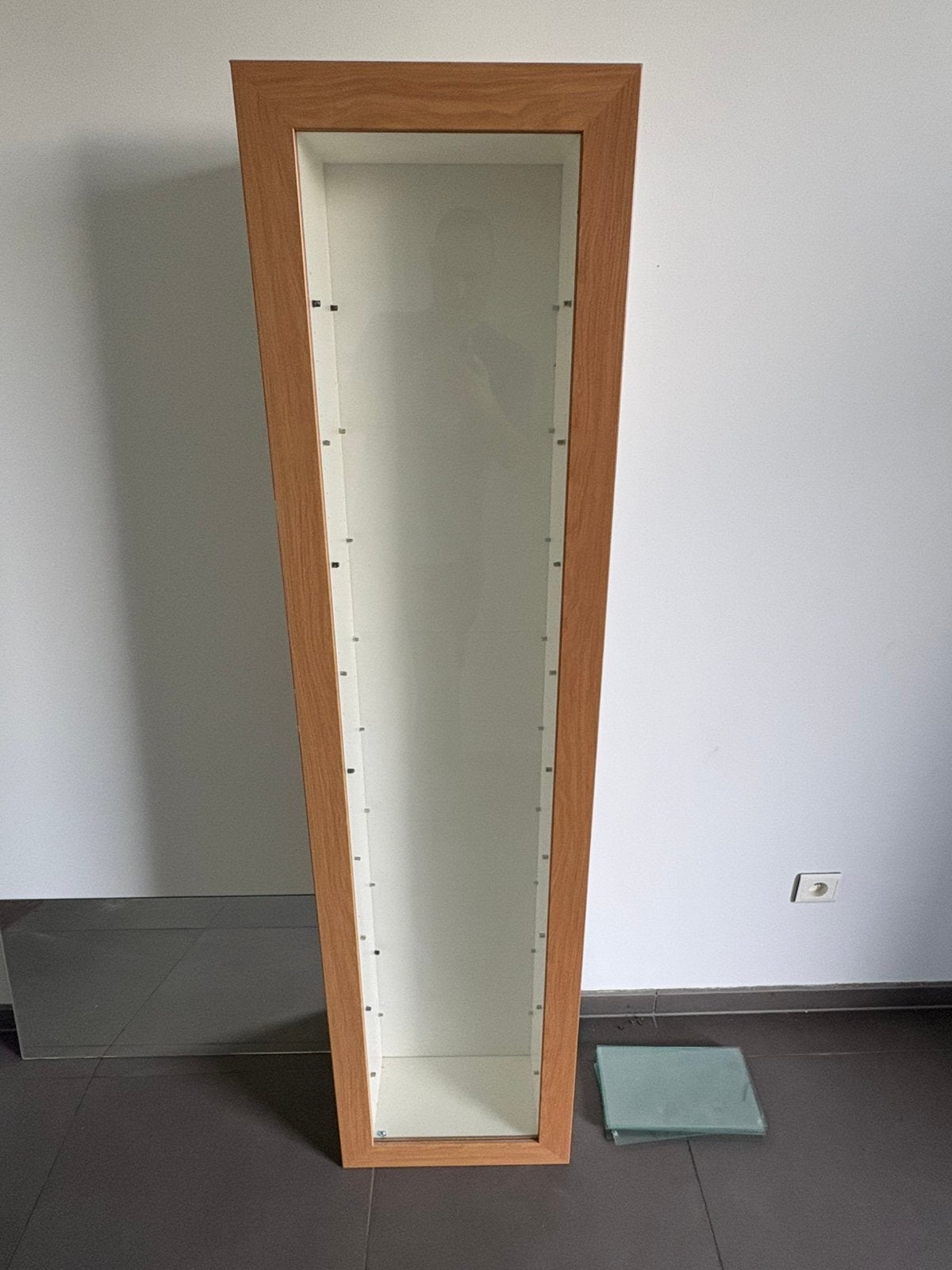 !!Gereserveerd!! Gratis vitrinekast met 9 glazen leggers, Huis en Inrichting, Ophalen, Minder dan 50 cm, Gebruikt, Minder dan 25 cm