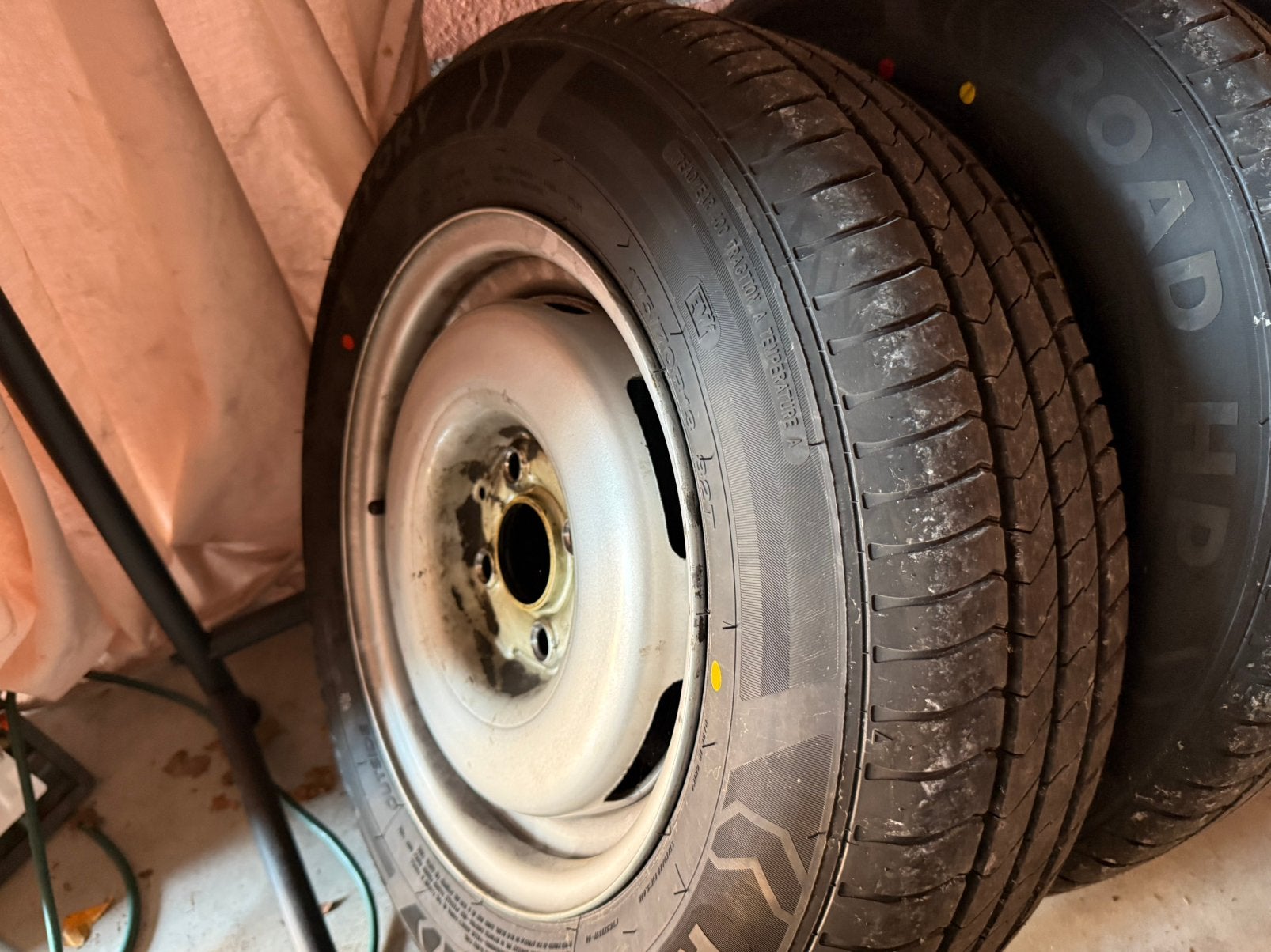 Jantes acier d'origine VW Golf 1 13 » — 4x100 — 175/70 R13, Autos : Pièces & Accessoires, Enlèvement, Pneus été, Pneu(s)