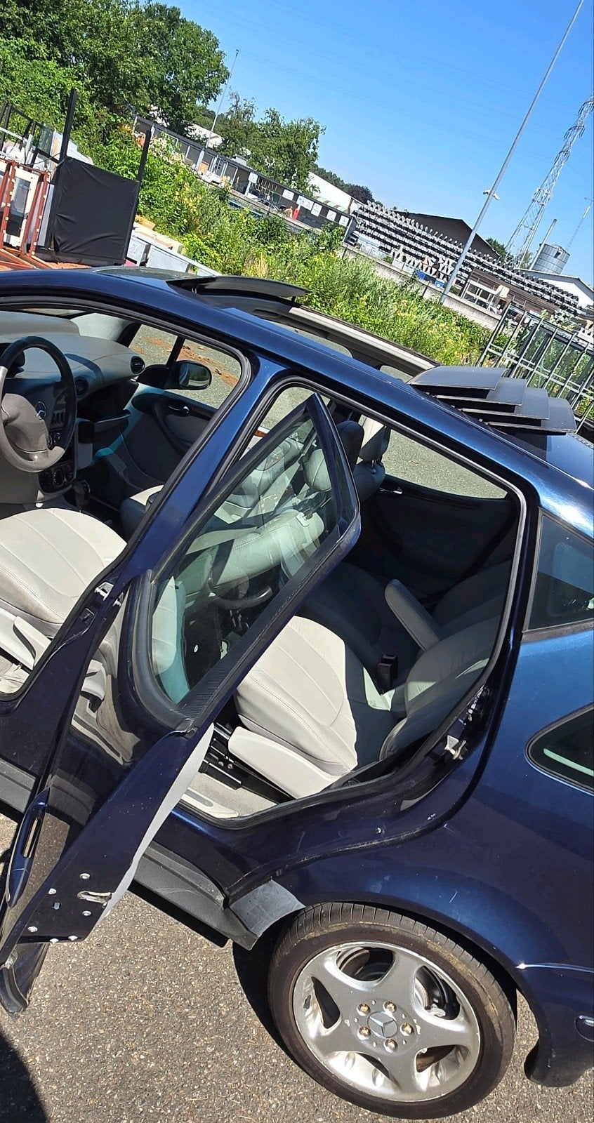 Démarrage et conduite du toit ouvrant avec climatisation aut, Autos, Cuir, Classe A, Achat, Beige