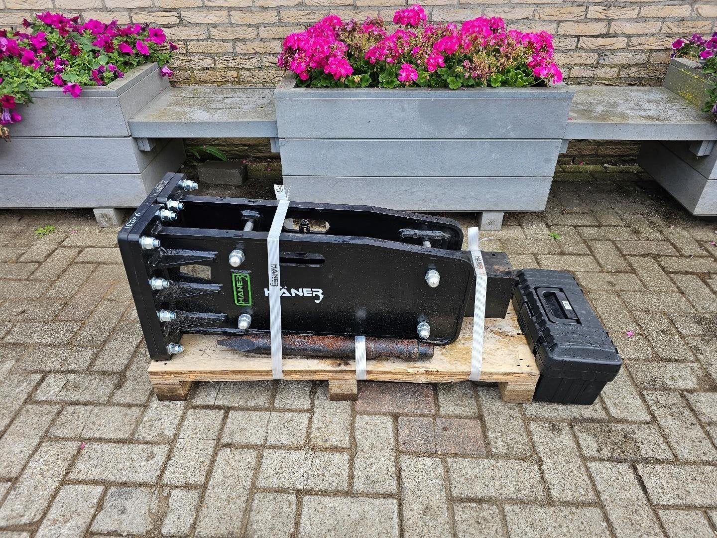 Haner HX600SA WE1356, Zakelijke goederen