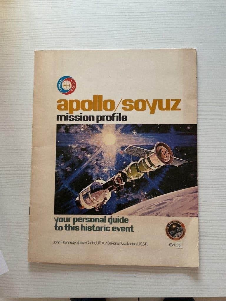 NASA- Apollo - Soyuz  revue d'époque 1975, Collections, Enlèvement ou Envoi, 1960 à 1980, Journal ou Magazine