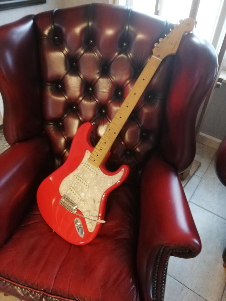 Fender Stratocaster 2015, Muziek en Instrumenten, Snaarinstrumenten | Gitaren | Bas, Ophalen