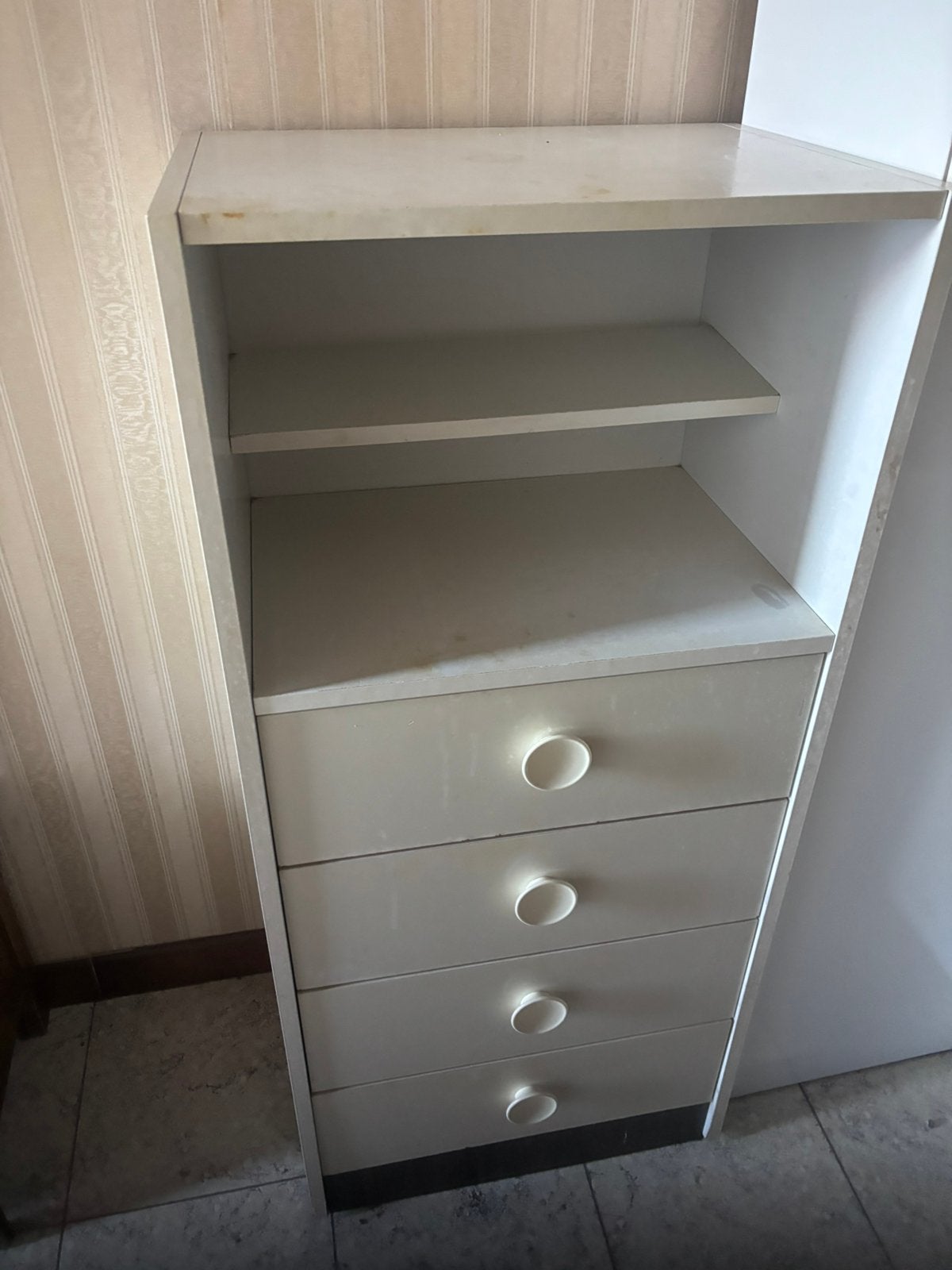 Witte kast met schuiven, Ophalen, Gebruikt