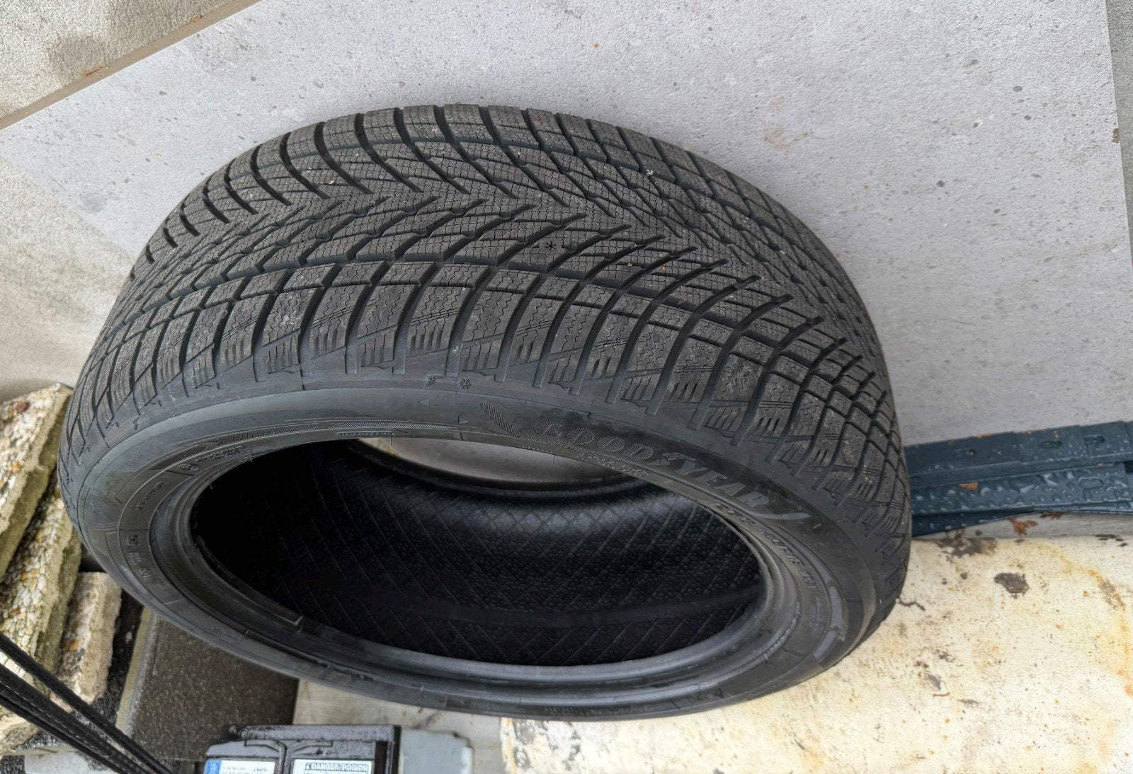 1x pneu hiver Goodyear NEUF 255 45 18, Autos : Pièces & Accessoires, Neuf, Pneus hiver, Enlèvement, Pneu(s)