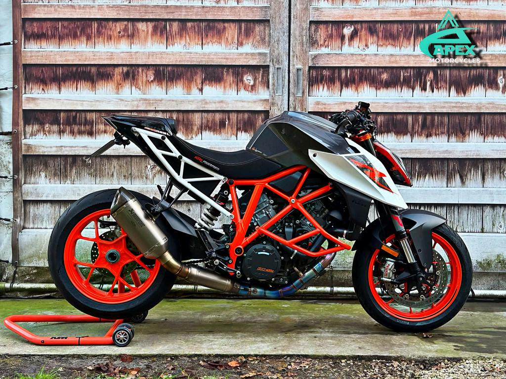 KTM Superduke 1290 2017 16700KM Akra - Powerparts, Permis Moto A, Entreprise, Plus de 35 kW, 2 cylindres