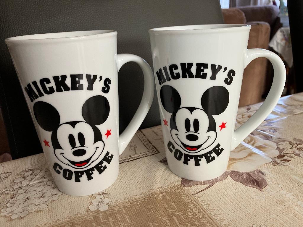Set van 2 Mickey Mouse mokken ( Disney ) Mickey's Coffee, Verzamelen, Ophalen of Verzenden, Mickey Mouse, Servies