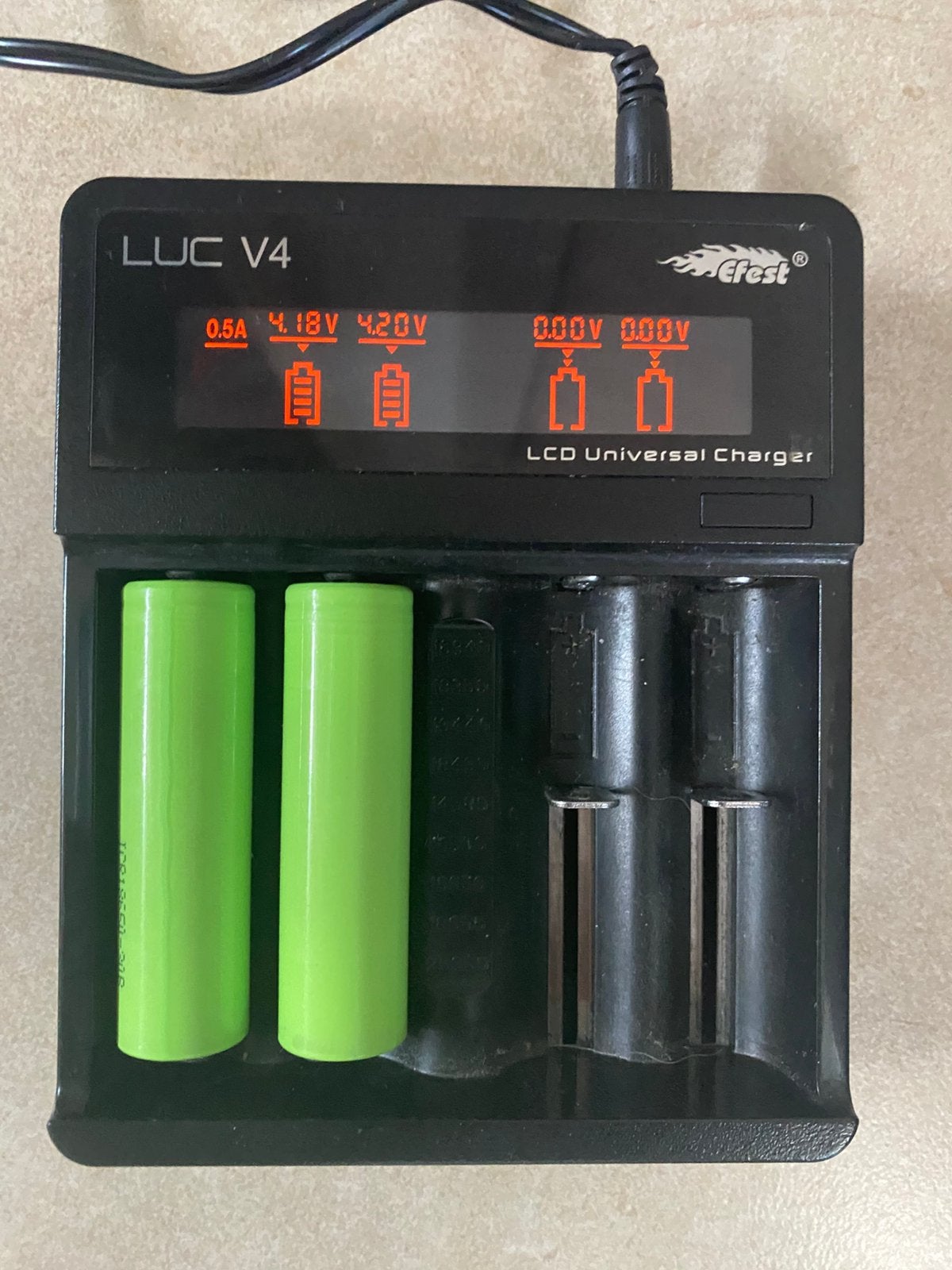 Vape batterijen + lader, Enlèvement, Comme neuf