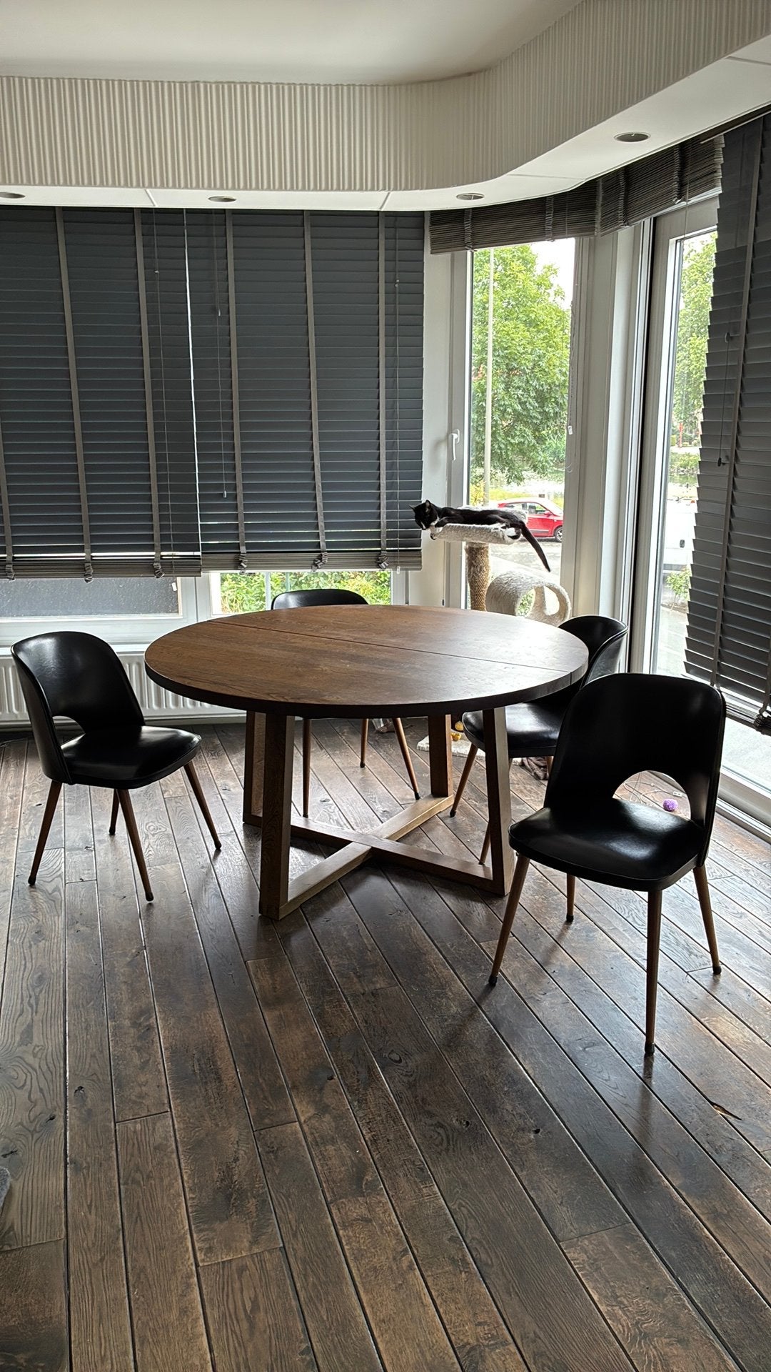 Grote houten ronde eettafel met kruispoot, Huis en Inrichting, Ophalen, Nieuw