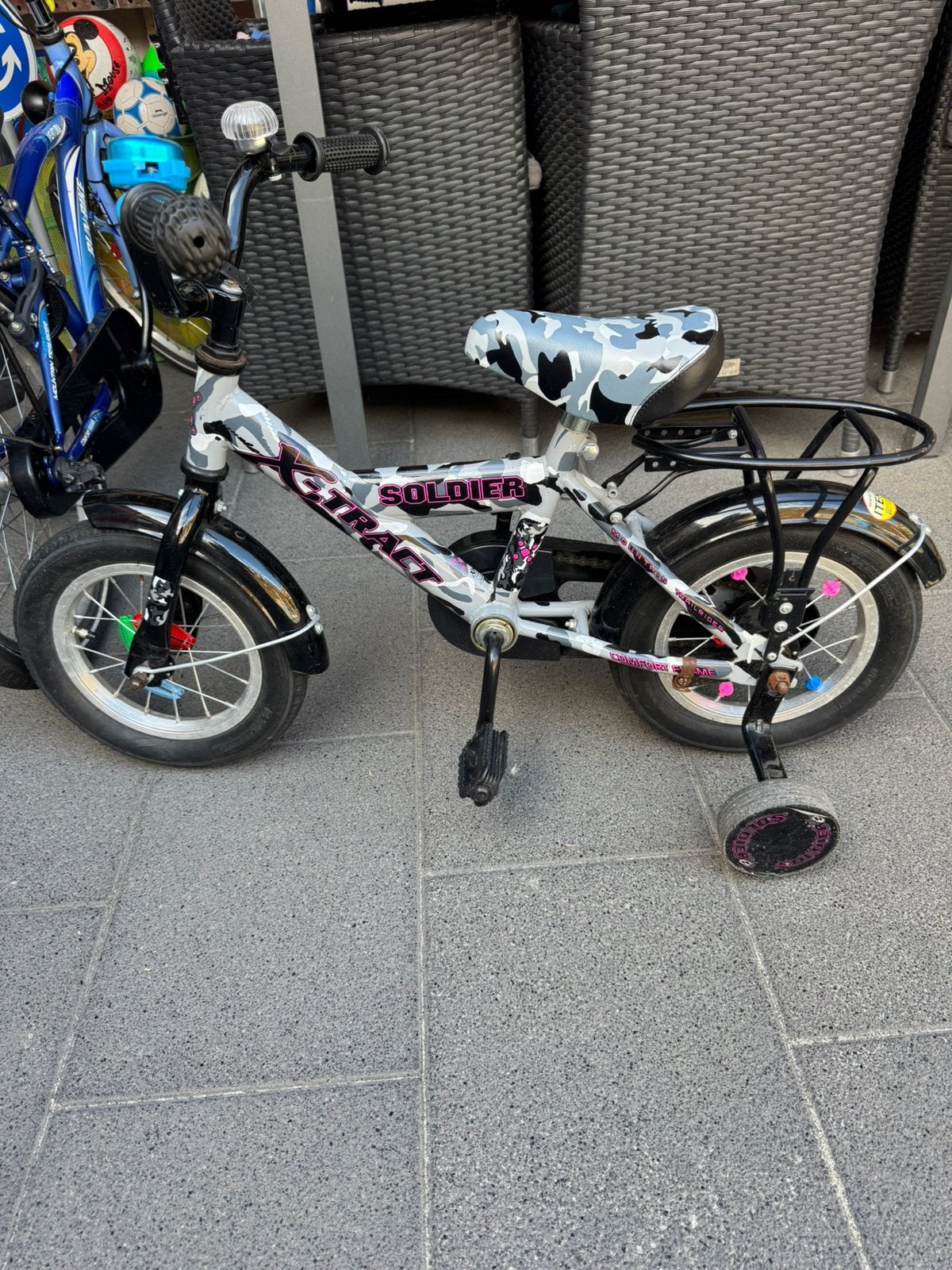 Kinderfiets itek 12inch, Fietsen en Brommers, Ophalen, Terugtraprem, Zijwieltjes, Gebruikt