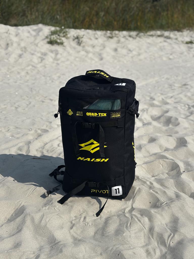 Naish Pivot 2025 – 11m (teal/turqouise) – zo goed als nieuw, Sports nautiques & Bateaux, Kitesurf, Naish, Pas de planche, Kite