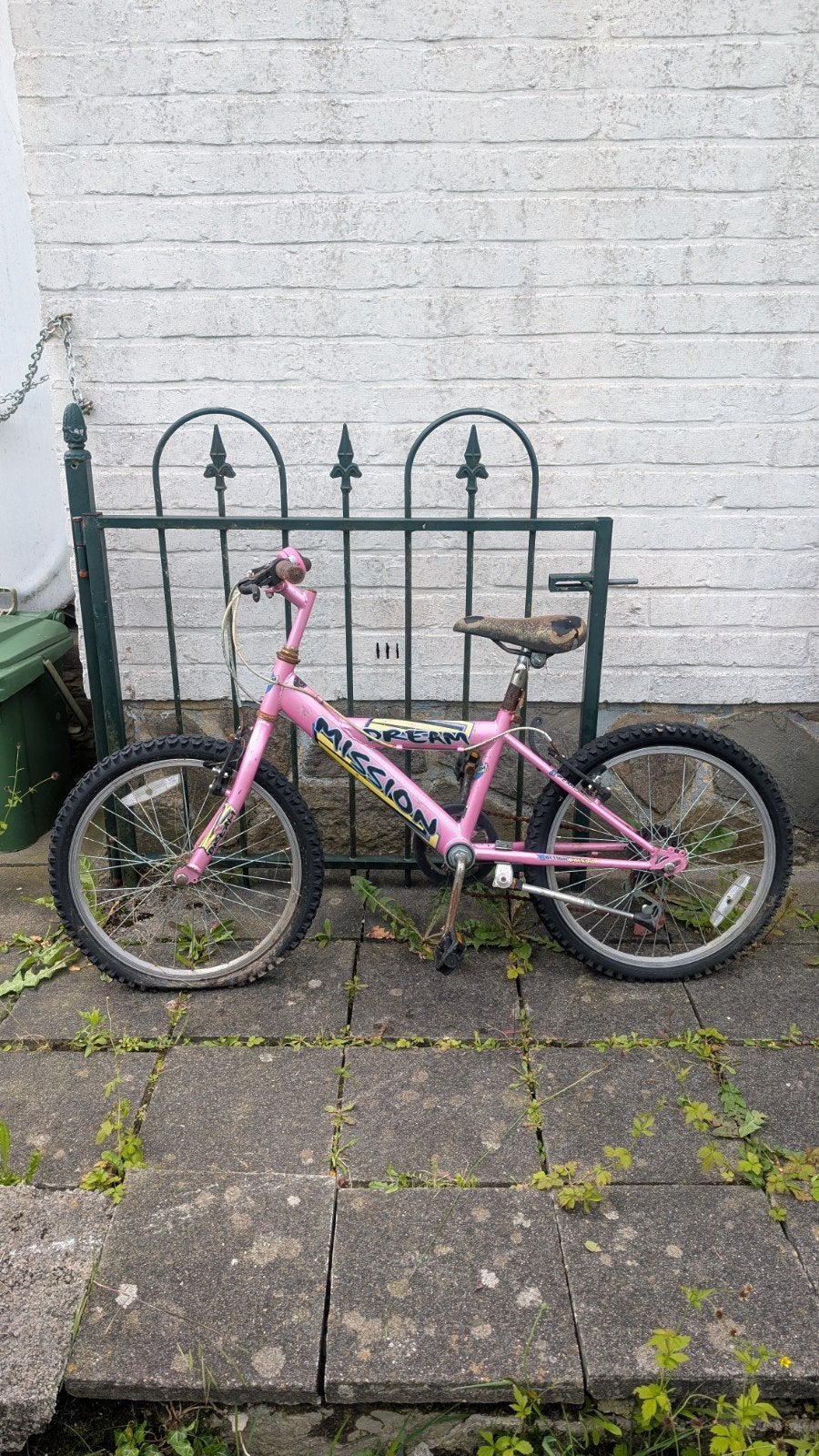 Kinderfiets (meisje wordt gerestaureerd), Ophalen