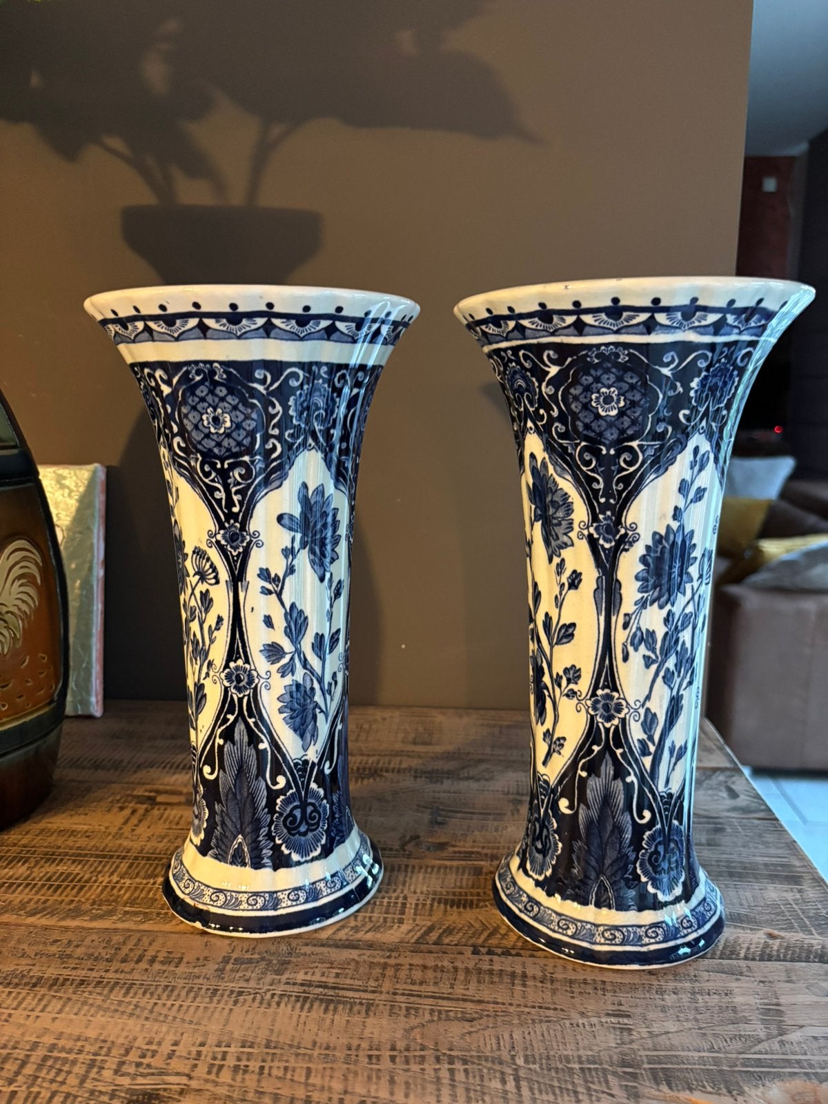 2 delfts blauwe vazen, Antiquités & Art, Antiquités | Vases, Enlèvement