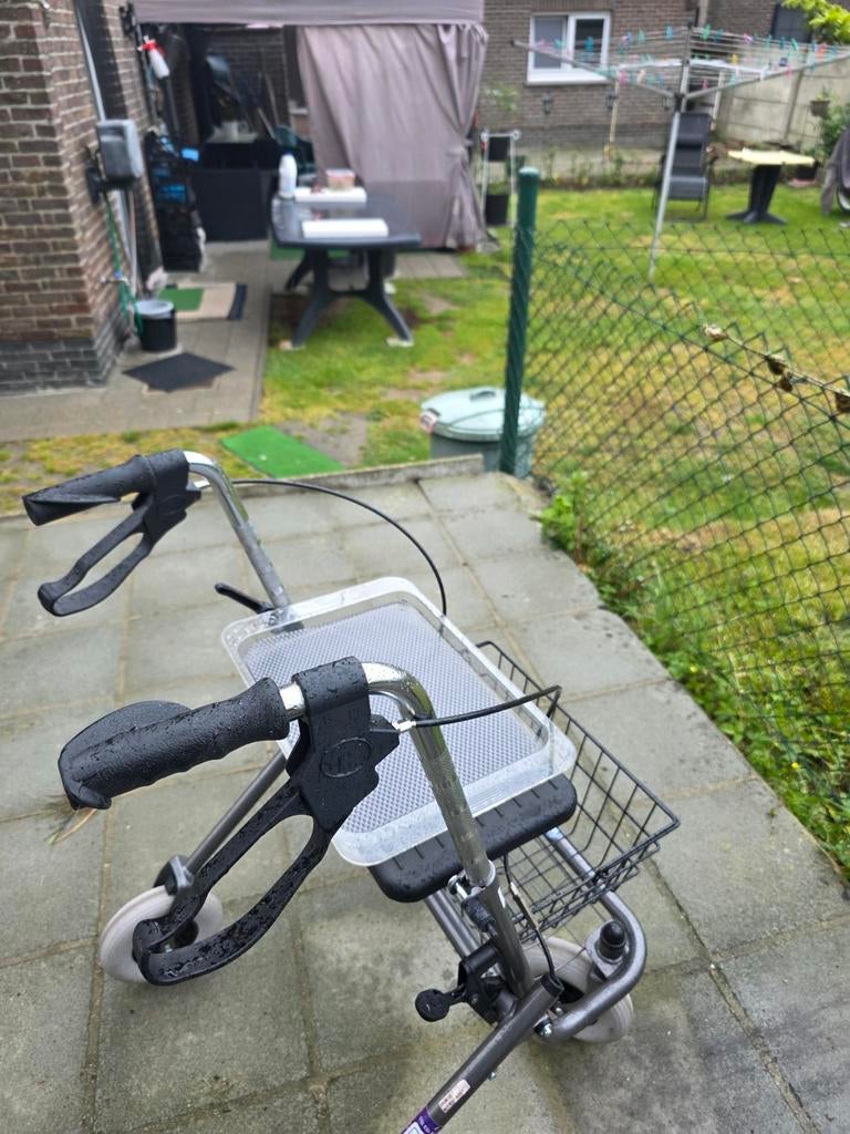Rolator met plateau, Ophalen