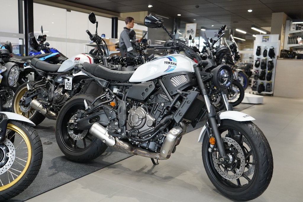 Yamaha XSR700 (A2 35KW - A 54KW) - NIEUW, Motoren, 700 cc, 2 cilinders, Nieuw, Bedrijf