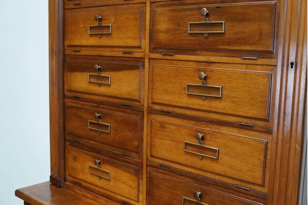 Franse Walnoten Apotheek-/Archiefkast, Jaren 1920, Antiek en Kunst, Antiek | Meubels | Kasten, Ophalen of Verzenden