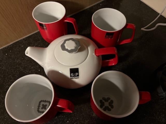 theepot met 4 tassen - Salt & Pepper, Ophalen, Nieuw, Porselein, Kop(pen) en/of Schotel(s)