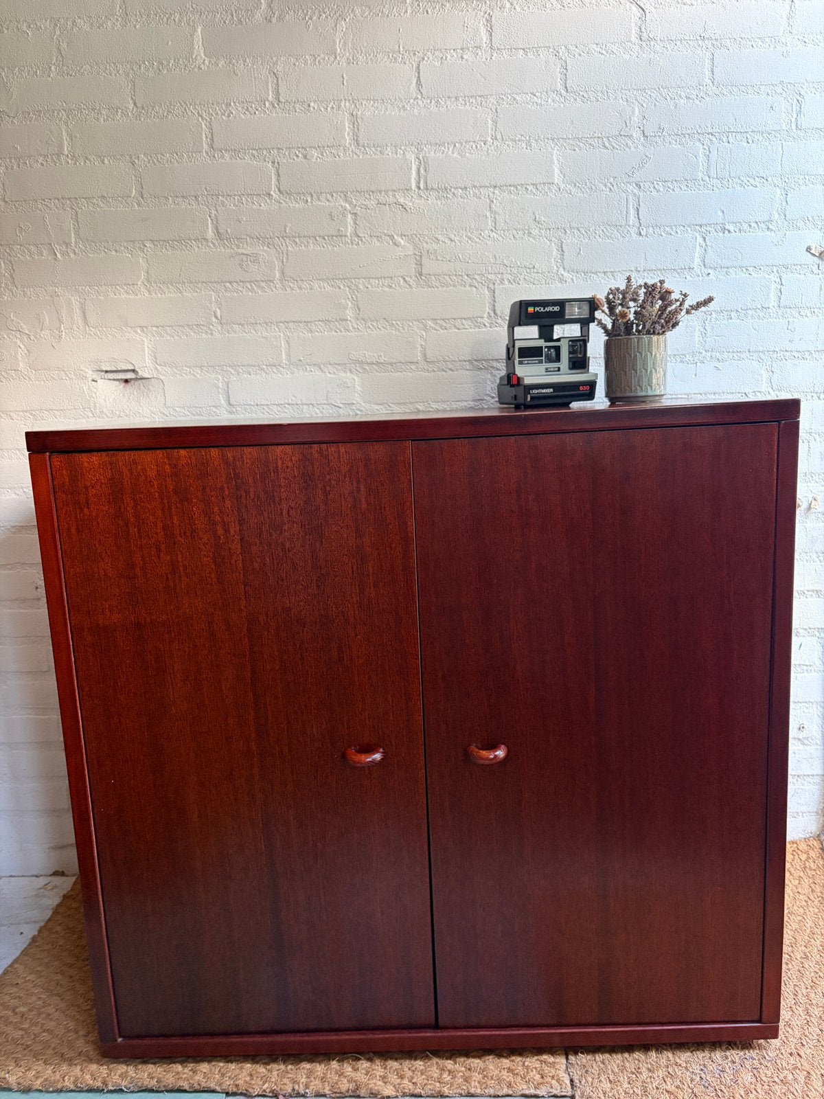 Vintage | Kersen fineer houten kast, Maison & Meubles, Armoires | Dressoirs, Avec porte(s), 25 à 50 cm, Cerisier, Vintage