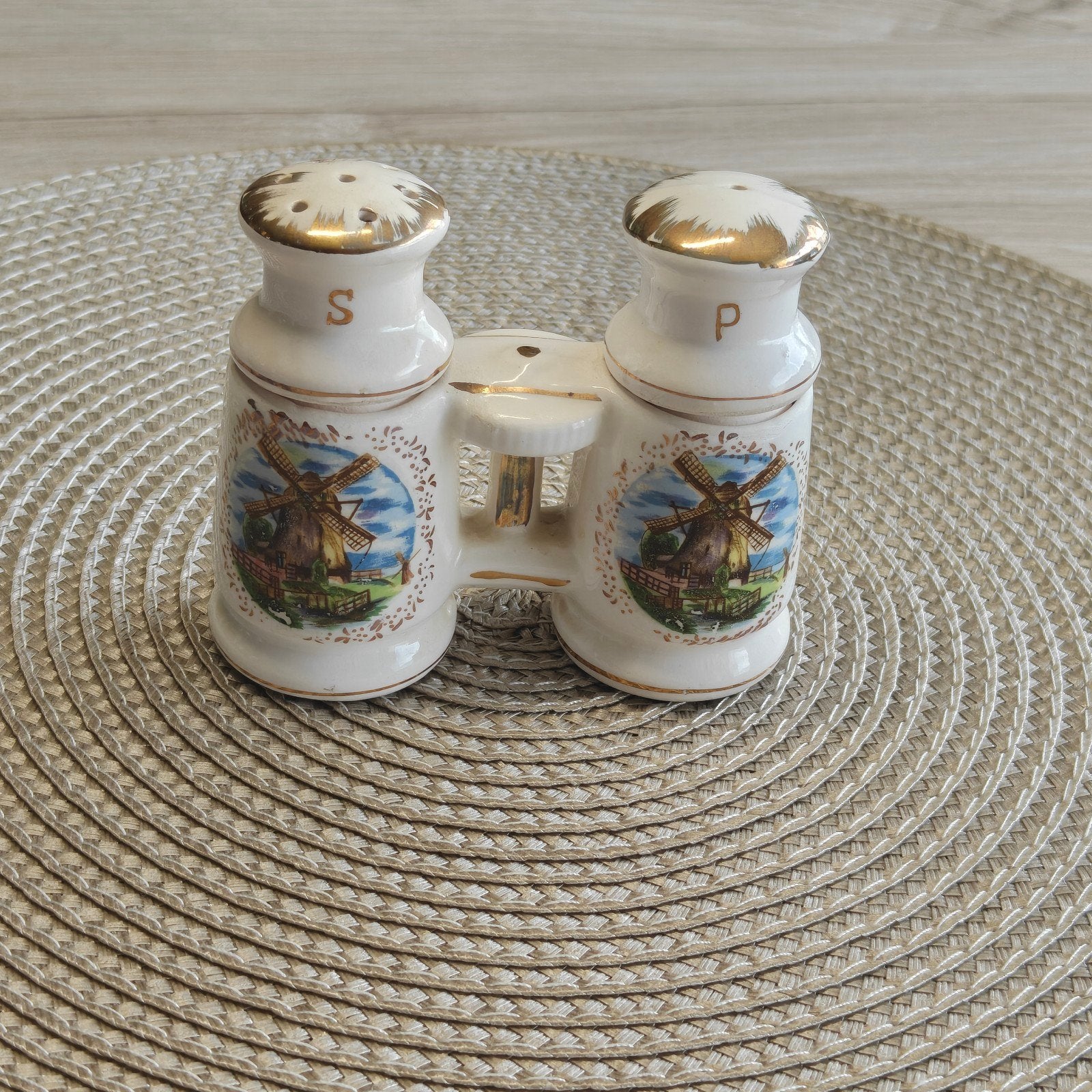 Salière et poivrière vintage en forme de jumelles, Collections, Envoi, Utilisé