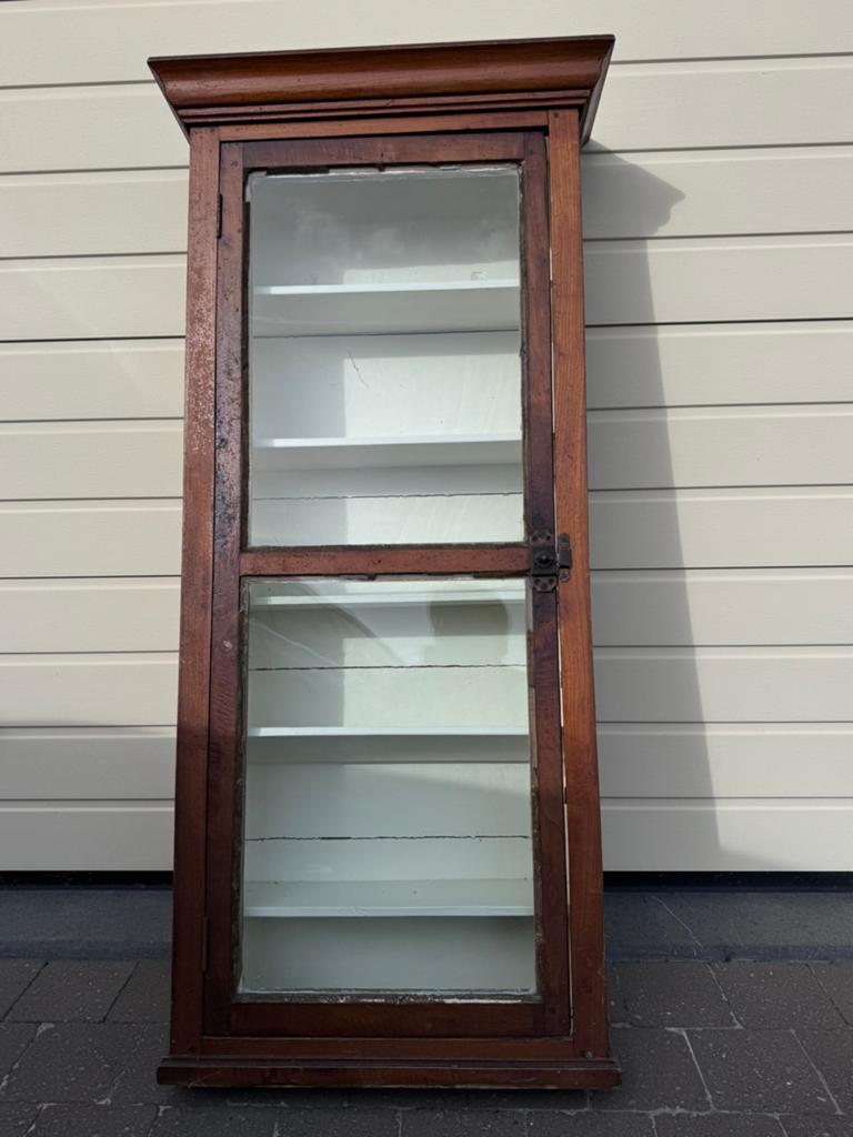 Oude vitrine uit café. DOE NU EEN BOD, Huis en Inrichting, Ophalen, Zo goed als nieuw