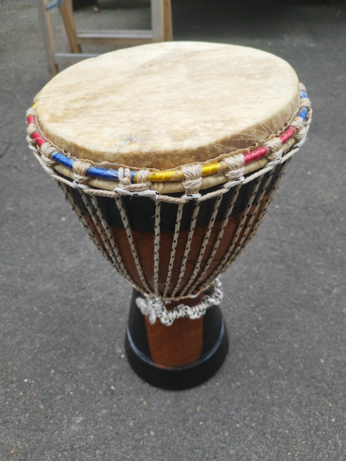 Djembé origine Bénin, Enlèvement