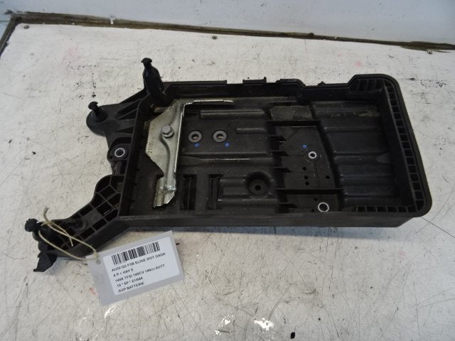 SUPPORT DE BATTERIE Audi Q3 (F3B) (01-2018/-), Utilisé, Audi
