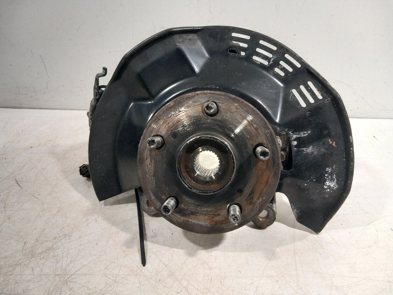 Wielnaaf links voor Suzuki Swace, Onderdelen@venauto.nl, Van der Ven Autorecycling B.V., Ettenseweg 76, 4706 PB Roosendaal, The Netherlands