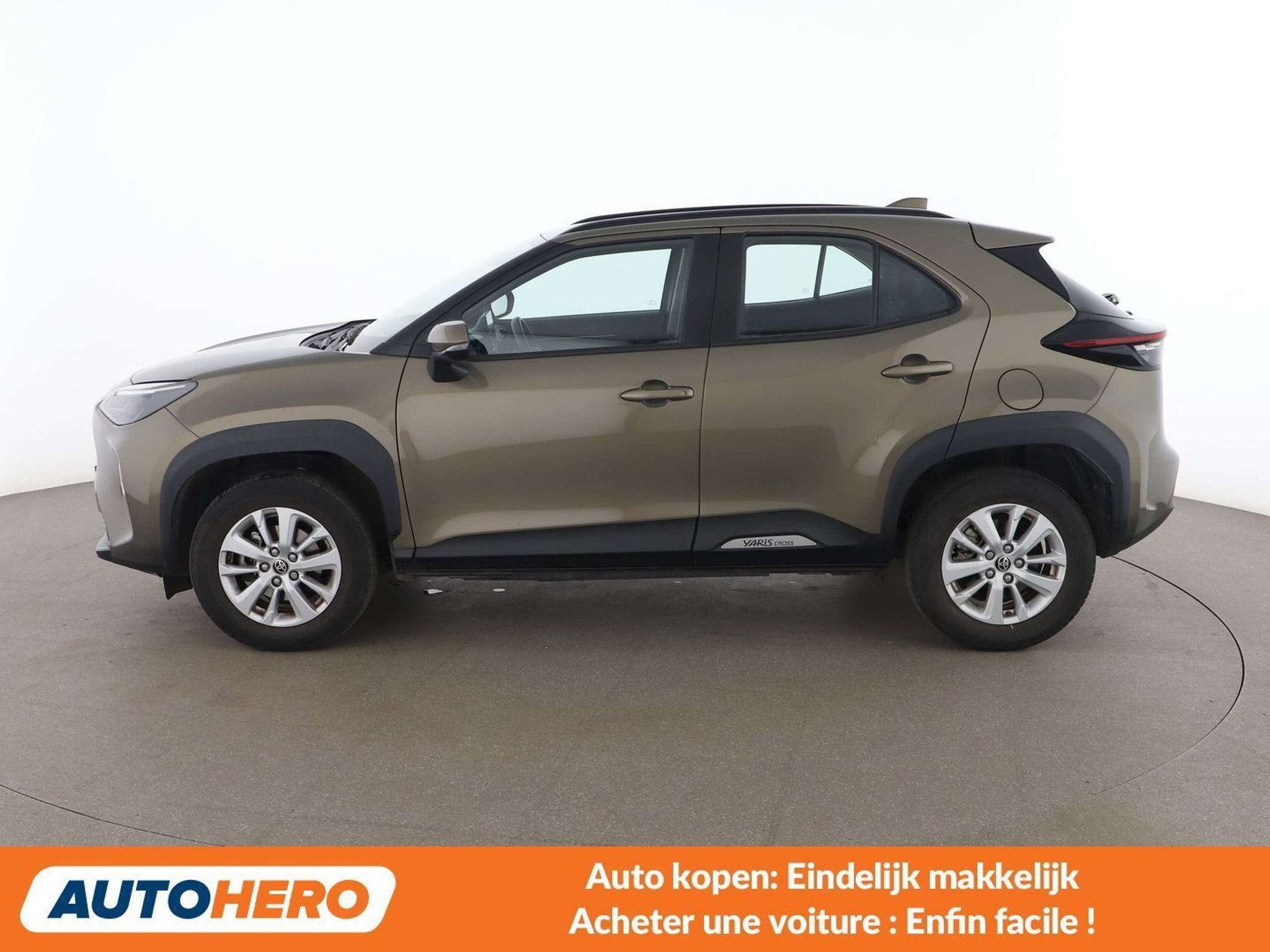 Toyota Yaris Cross 1.5 Hybrid Style (bj 2023, automaat), Auto's, Toyota, Stof, Gebruikt, 1200 kg, Bruin