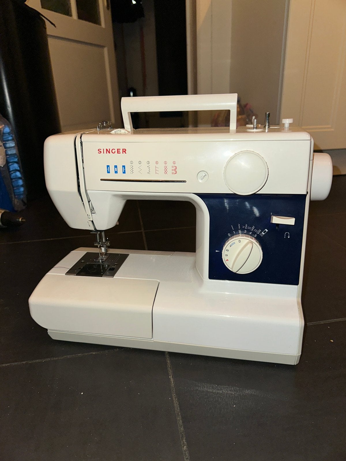 Singer naaimachine, Hobby en Vrije tijd, Ophalen, Zo goed als nieuw, Naaimachine, Singer