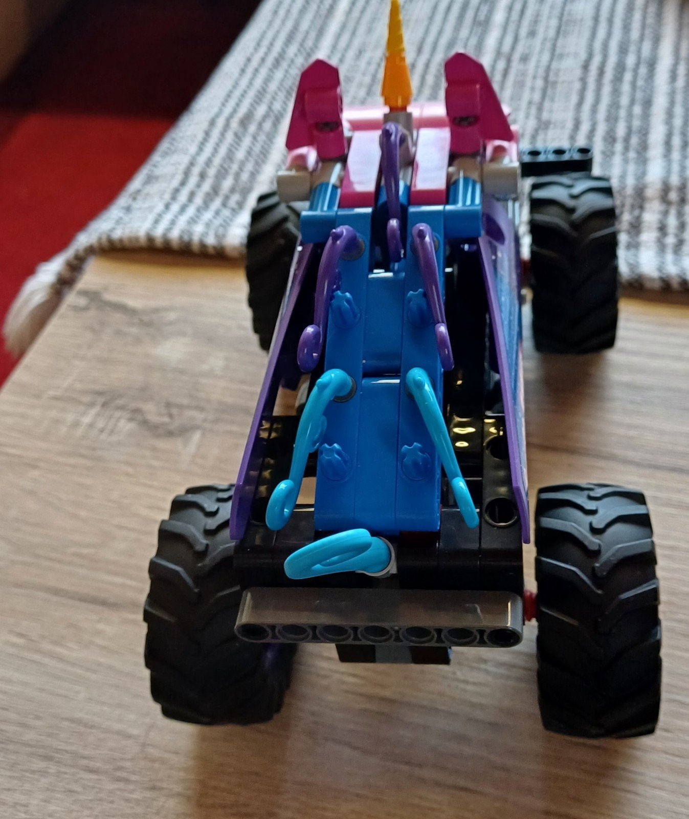 Monster Jam sparkle smash, Ophalen