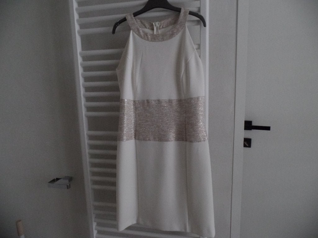 Wit kleedje Caroline Biss, Kleding | Dames, Jurken, Wit, Ophalen of Verzenden, Zo goed als nieuw, Knielengte