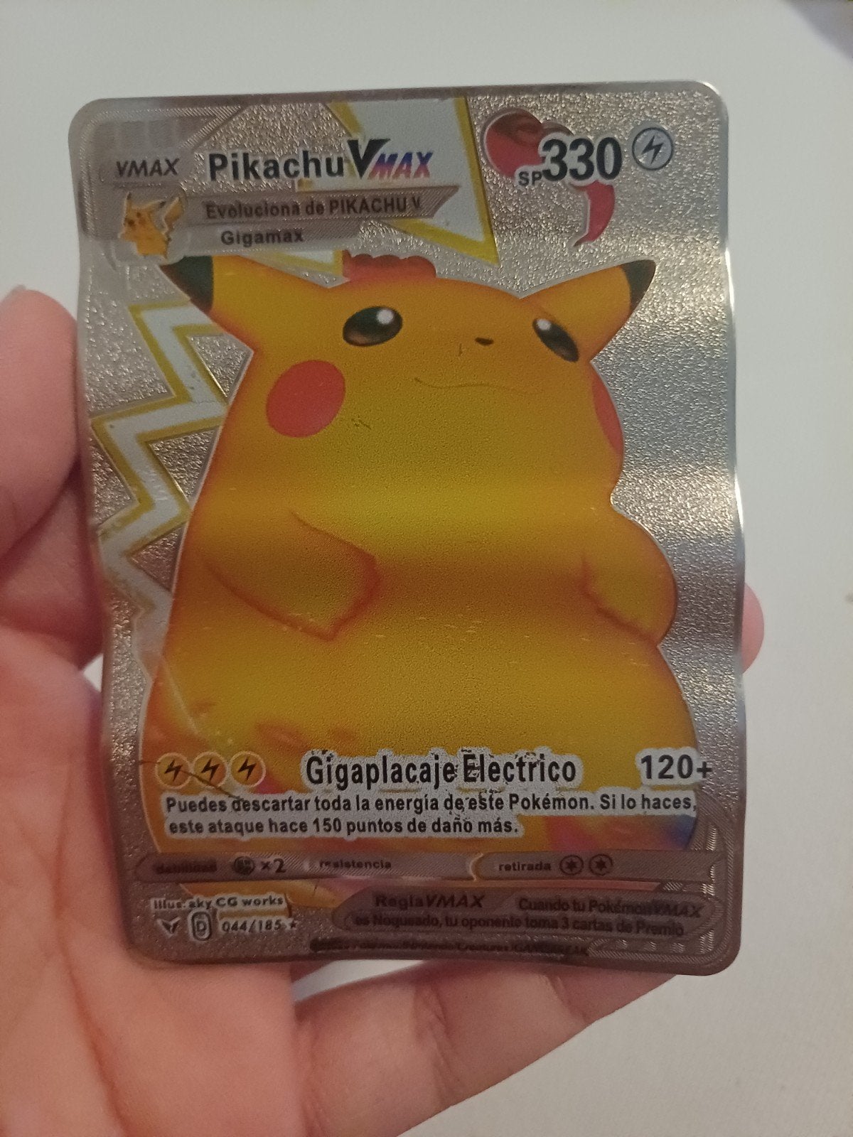 Een gebuigde metalen pokimon pikachu kaart, Hobby en Vrije tijd, Verzamelkaartspellen | Pokémon, Ophalen of Verzenden