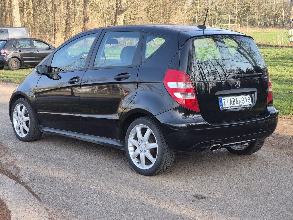 Mercedes A150 - 5 deurs - 2006 - AC/ZV/Half leer/Handelaar, Auto's, Mercedes-Benz, Voorwielaandrijving, Zwart, Leder en Stof, Zwart