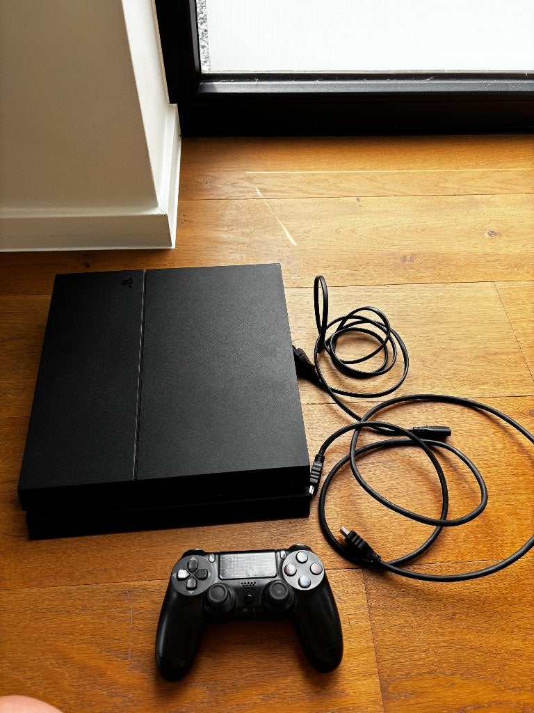 PlayStation 4 met controller en FIFA 23, Games en Spelcomputers, Games | Sony PlayStation 4, Ophalen, Gebruikt