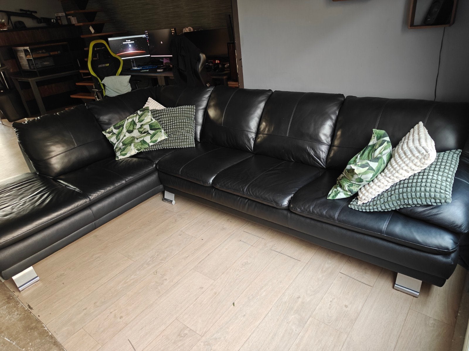 Zwarte Zithoek van Natuzzi, Enlèvement