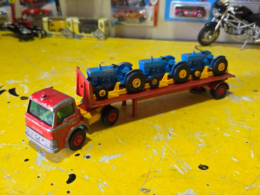Matchbox Kingsize Ford trekker/oplegger + 3 tractoren, Ophalen of Verzenden