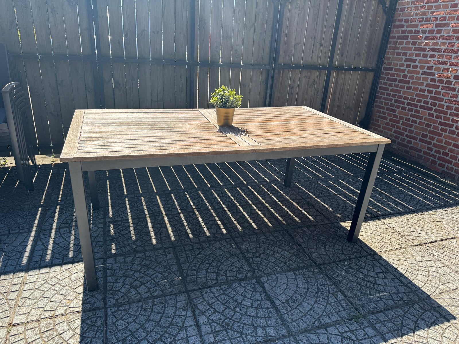 Tuintafel in goede staat, Ophalen, Zo goed als nieuw