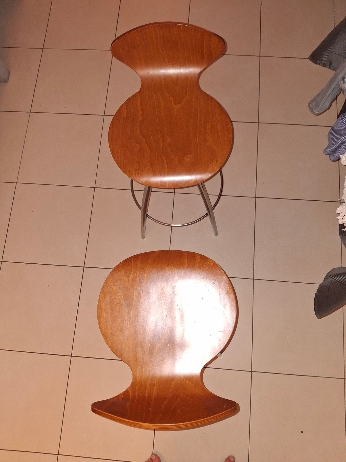 2 Tabourets, Ophalen, Met voetsteun, 60 tot 90 cm, Zo goed als nieuw