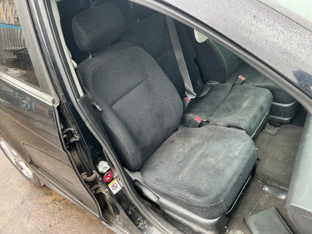 SIEGE AVANT DROIT ( PASSAGER ) Honda FR-V (BE), Autos : Pièces & Accessoires, Hanauer Landstraße  222-224
60314  Frankfurt am Main, DE