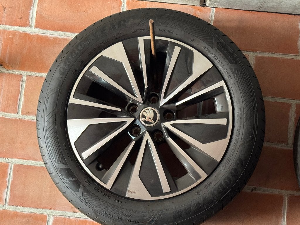 Skoda Alrakis 17 inch welgen+banden GoodYear new!, Auto-onderdelen, Banden en Velgen, 215 mm, Banden en Velgen, Nieuw, 17 inch
