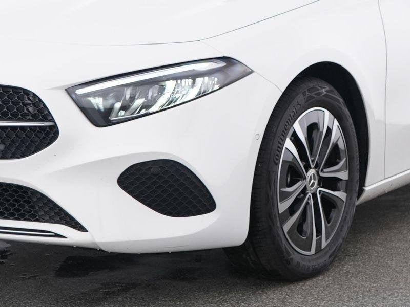 Mercedes-Benz A-Klasse 180 Hatchback Luxury Line | Smartphon, 100 kW, Achat, 1440 kg, Euro 6