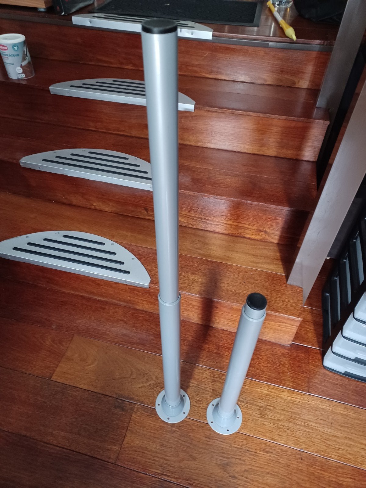 Pieds réglables 2 pièces, Maison & Meubles, Pièces pour table, Enlèvement